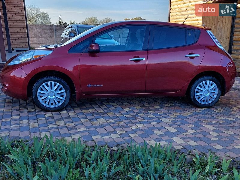 Хэтчбек Nissan Leaf 2014 в Киеве