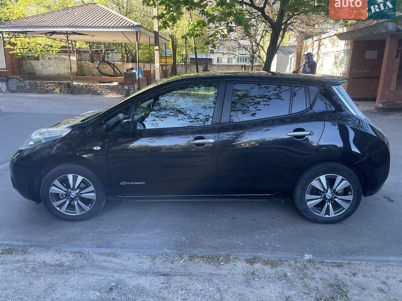 Хэтчбек Nissan Leaf 2014 в Днепре