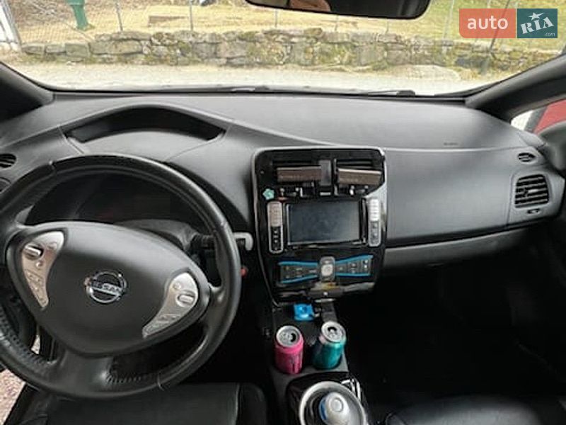 Хэтчбек Nissan Leaf 2015 в Умани
