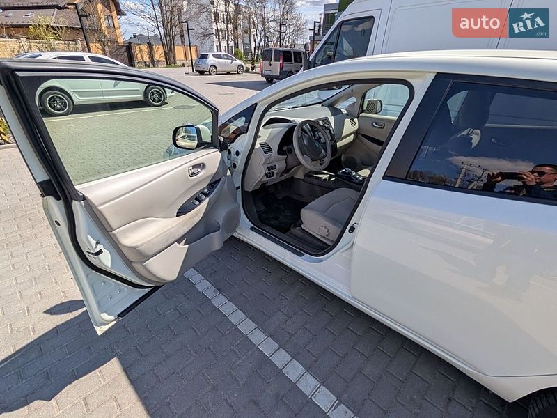 Хэтчбек Nissan Leaf 2012 в Виннице