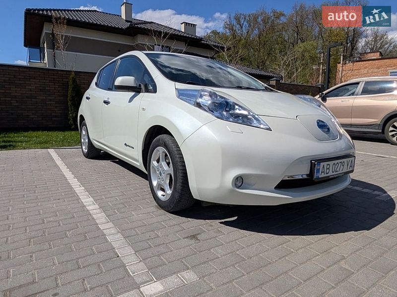 Хэтчбек Nissan Leaf 2012 в Виннице