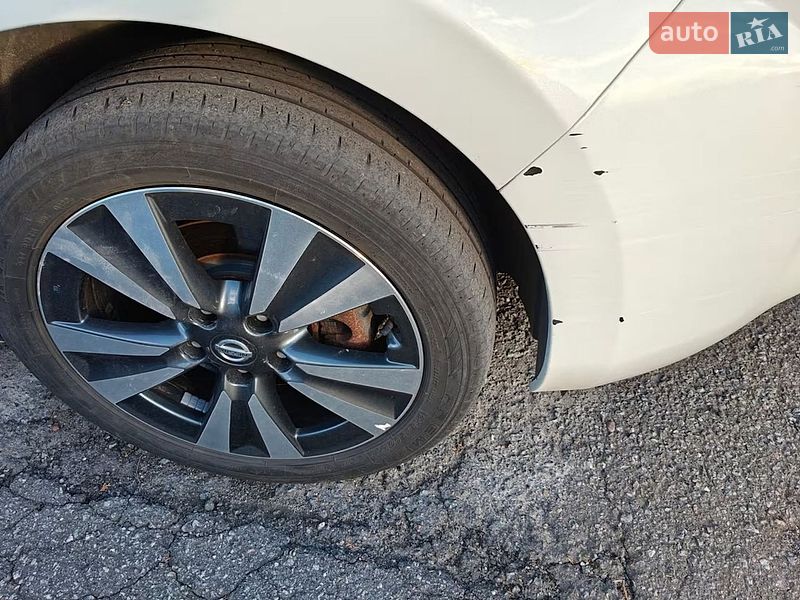 Хэтчбек Nissan Leaf 2016 в Умани