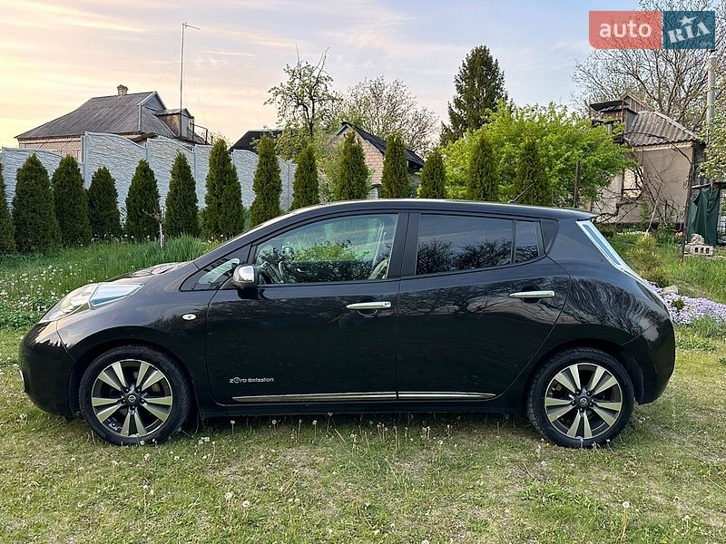 Хэтчбек Nissan Leaf 2016 в Днепре