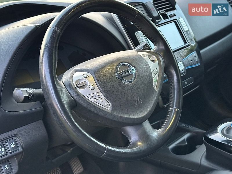 Хэтчбек Nissan Leaf 2016 в Днепре