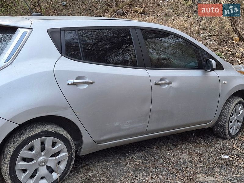 Хэтчбек Nissan Leaf 2014 в Киеве