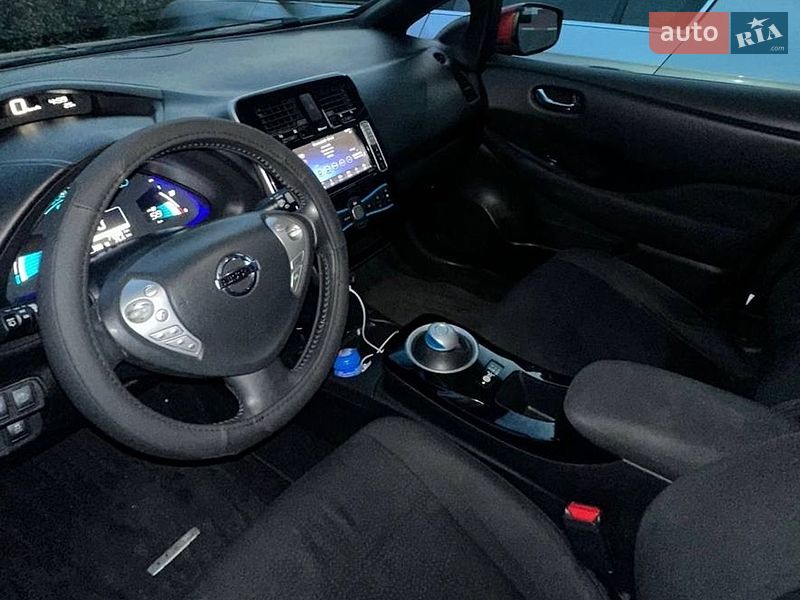 Хэтчбек Nissan Leaf 2016 в Киеве