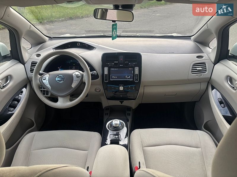 Хэтчбек Nissan Leaf 2012 в Южноукраинске