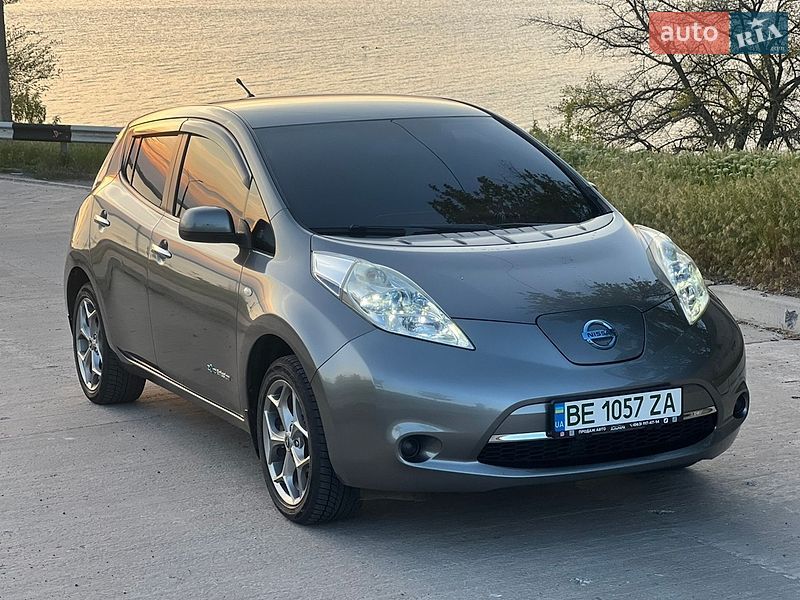 Хэтчбек Nissan Leaf 2014 в Николаеве