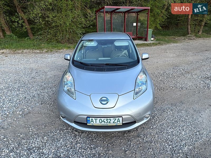 Хэтчбек Nissan Leaf 2012 в Ивано-Франковске