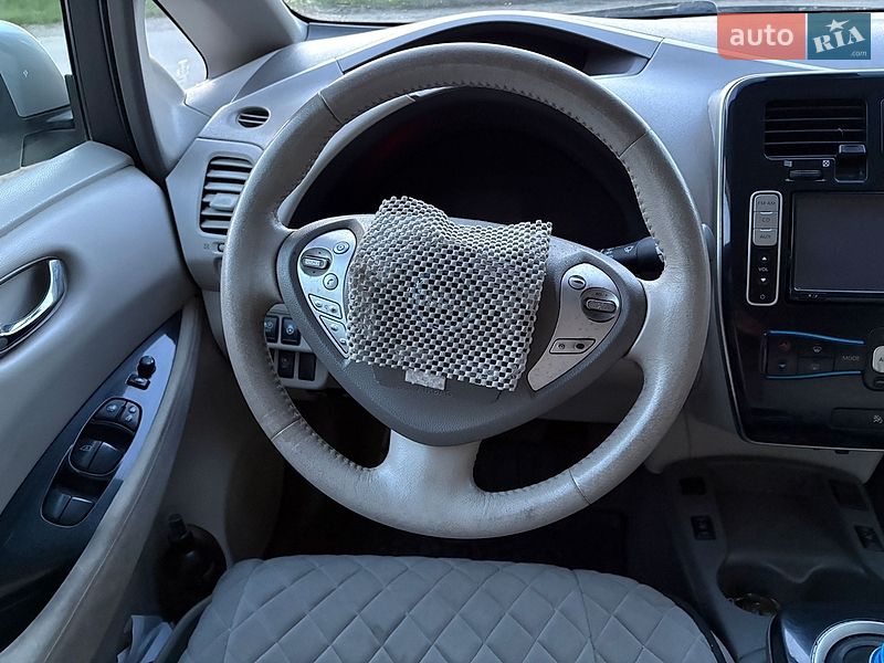 Хэтчбек Nissan Leaf 2012 в Ивано-Франковске