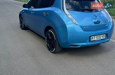 Хэтчбек Nissan Leaf 2012 в Бурштыне