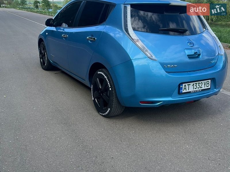 Хэтчбек Nissan Leaf 2012 в Бурштыне