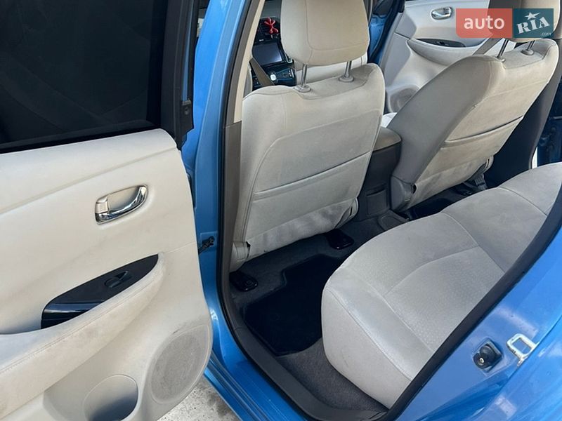 Хэтчбек Nissan Leaf 2012 в Бурштыне