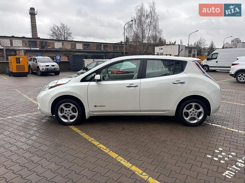 Хэтчбек Nissan Leaf 2013 в Киеве