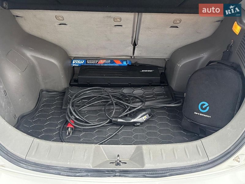 Хэтчбек Nissan Leaf 2013 в Киеве