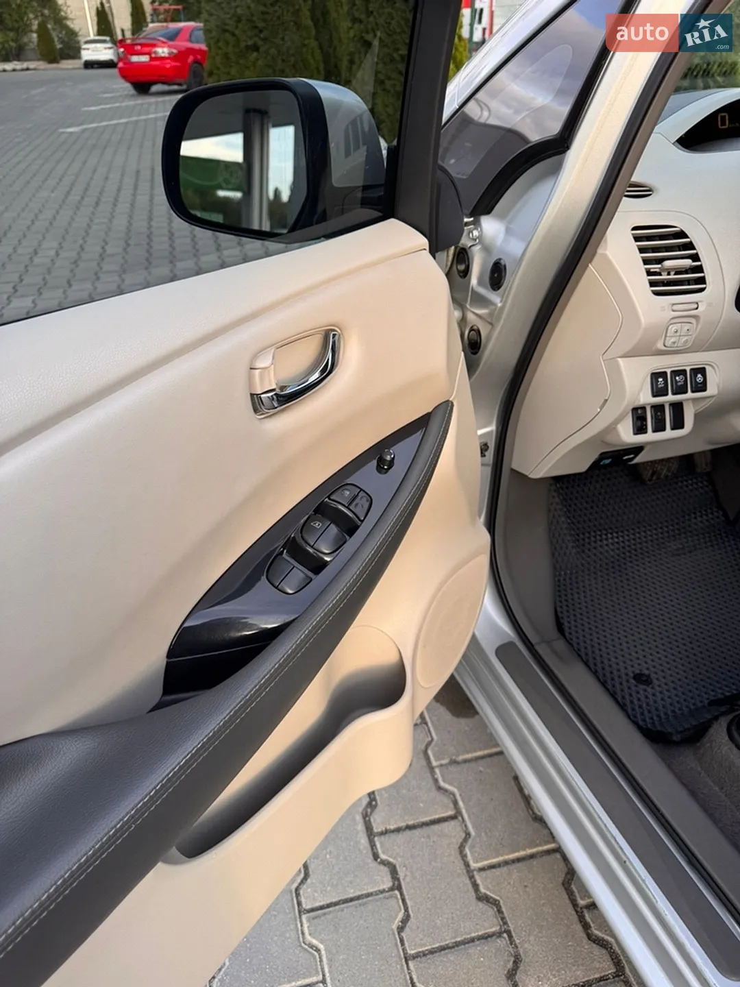 2012 Nissan Leaf - мініатюра 10