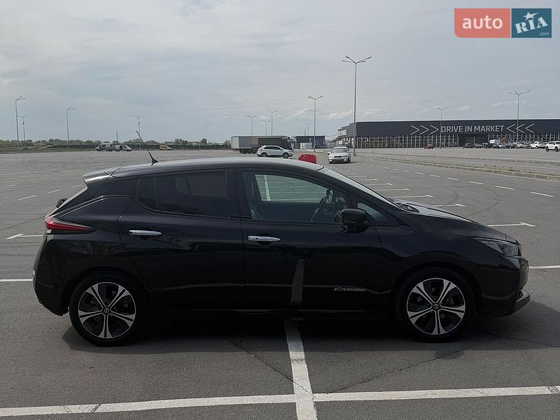Хэтчбек Nissan Leaf 2018 в Днепре
