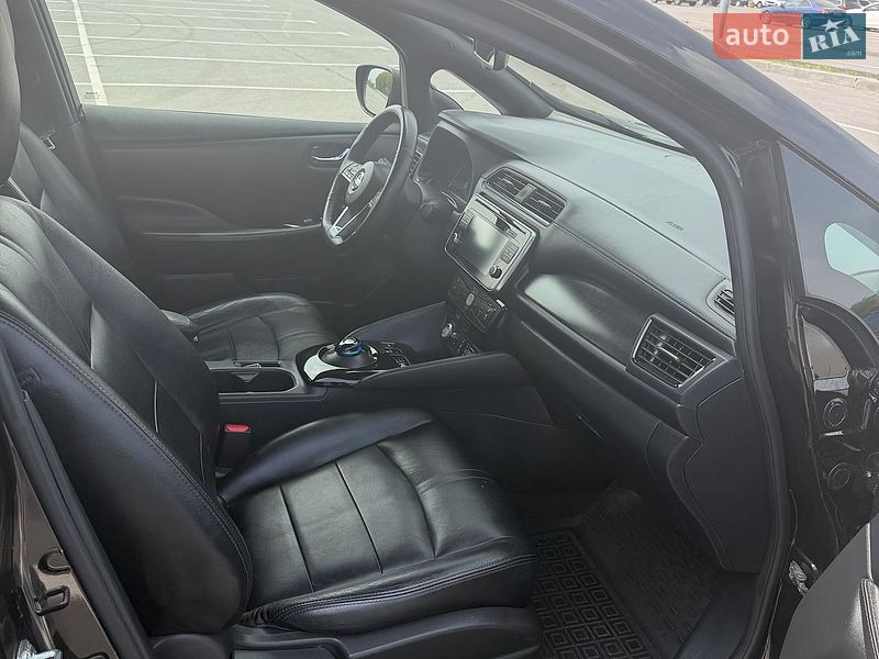 Хэтчбек Nissan Leaf 2018 в Днепре