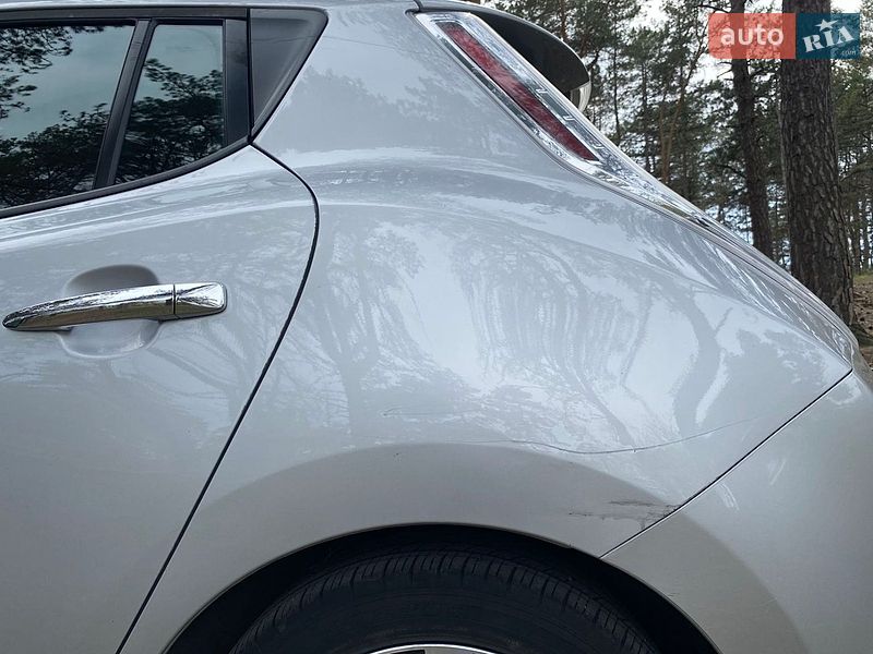 Хэтчбек Nissan Leaf 2016 в Днепре