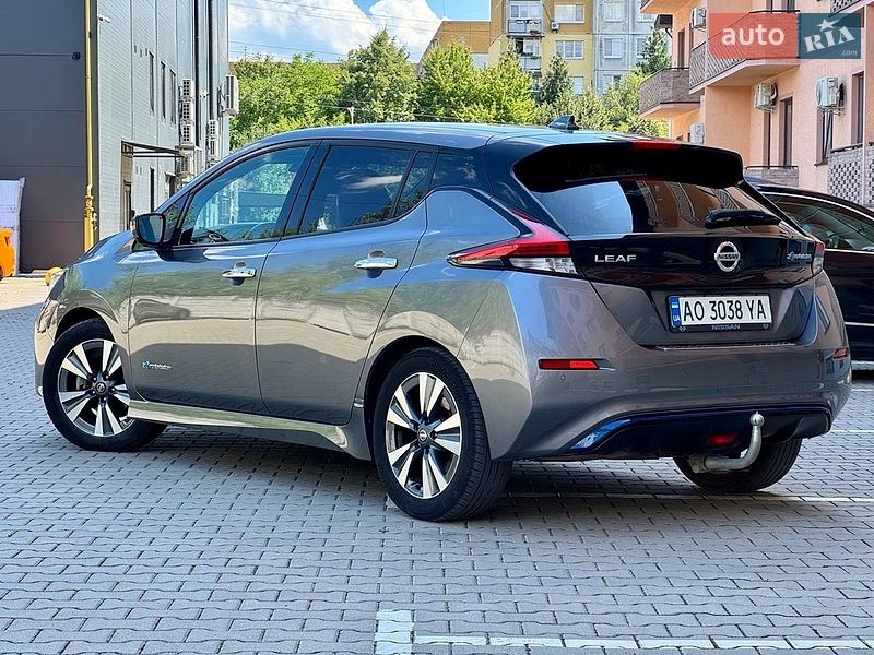 Хэтчбек Nissan Leaf 2018 в Львове