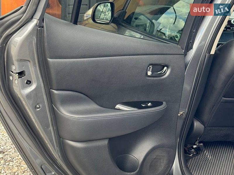 Хэтчбек Nissan Leaf 2015 в Стрые