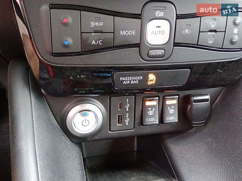 Хетчбек Nissan Leaf 2023 в Дніпрі