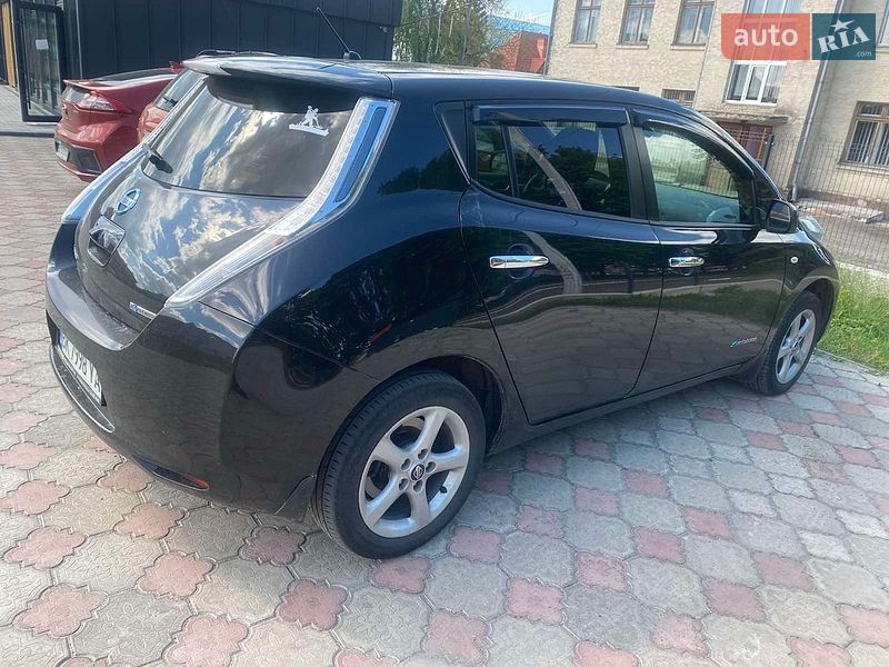 Хэтчбек Nissan Leaf 2015 в Дубровице