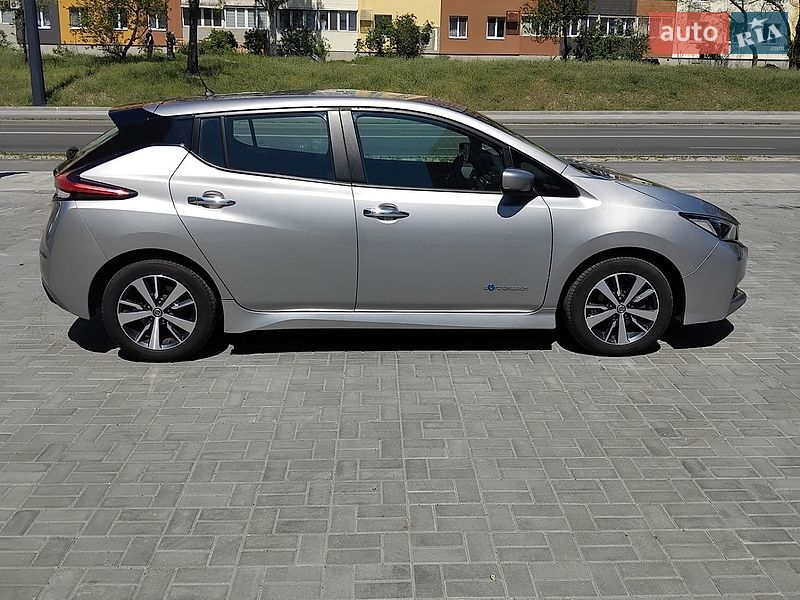 Хетчбек Nissan Leaf 2018 в Дніпрі