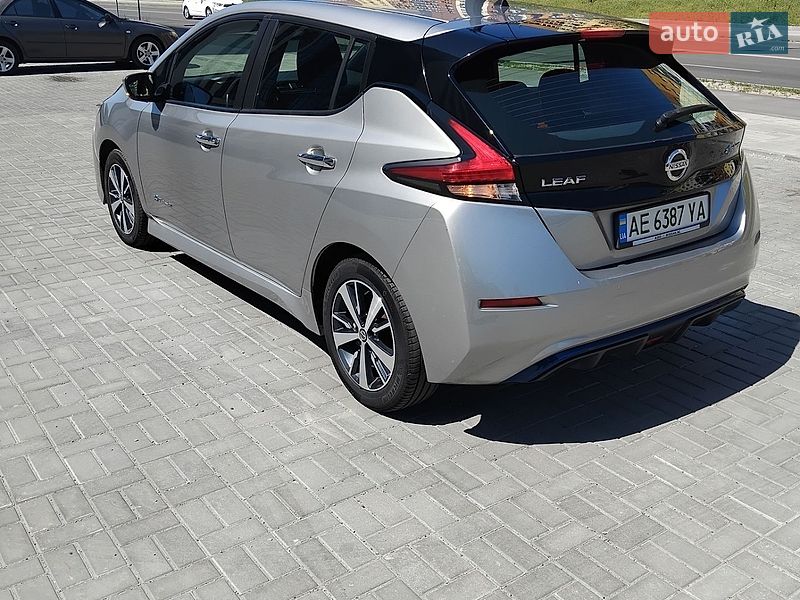 Хетчбек Nissan Leaf 2018 в Дніпрі