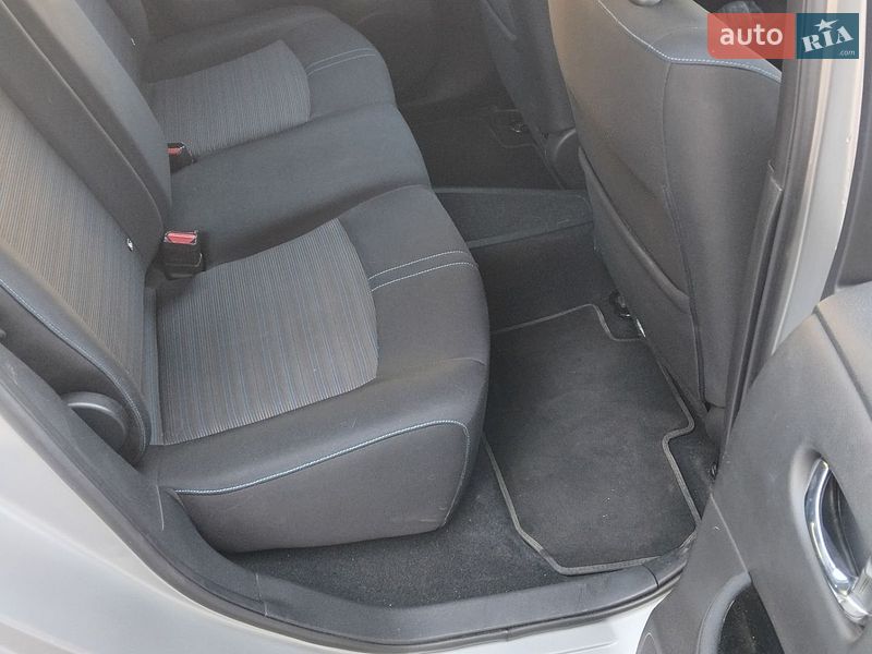 Хетчбек Nissan Leaf 2018 в Дніпрі