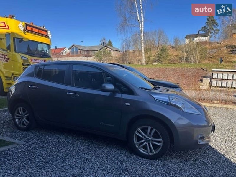 Хэтчбек Nissan Leaf 2015 в Львове