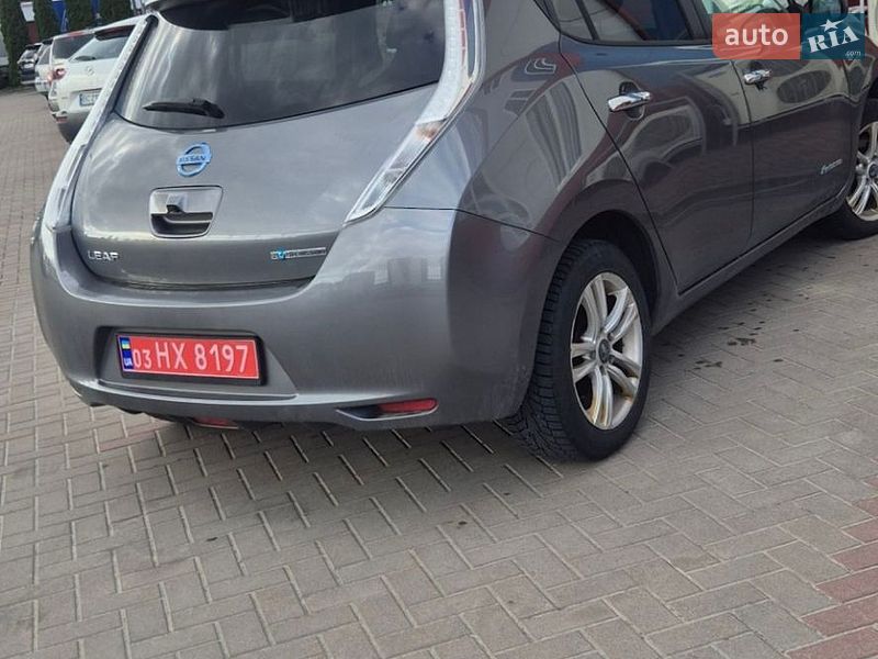 Хэтчбек Nissan Leaf 2015 в Львове