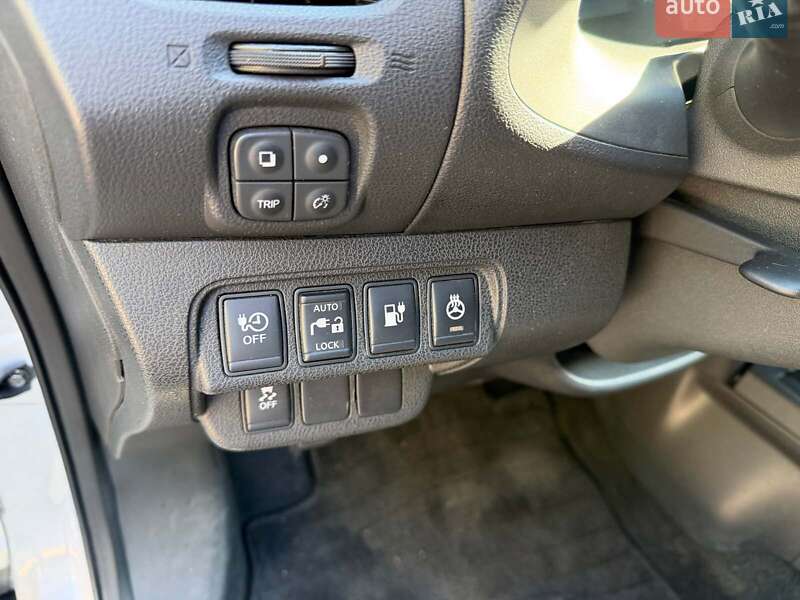 Хетчбек Nissan Leaf 2013 в Києві фото 12 Хетчбек Nissan Leaf 2013 в Києві