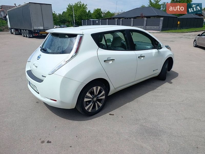 Хетчбек Nissan Leaf 2015 в Житомирі