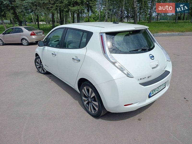 Хетчбек Nissan Leaf 2015 в Житомирі