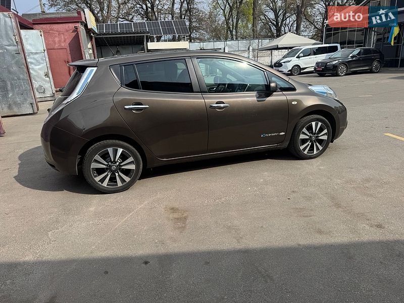 Хэтчбек Nissan Leaf 2015 в Кременчуге