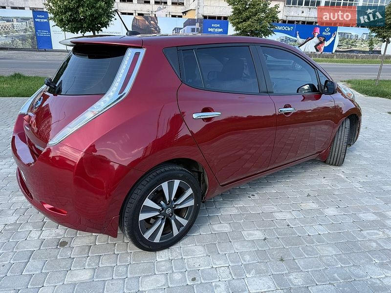 Хетчбек Nissan Leaf 2015 в Ужгороді