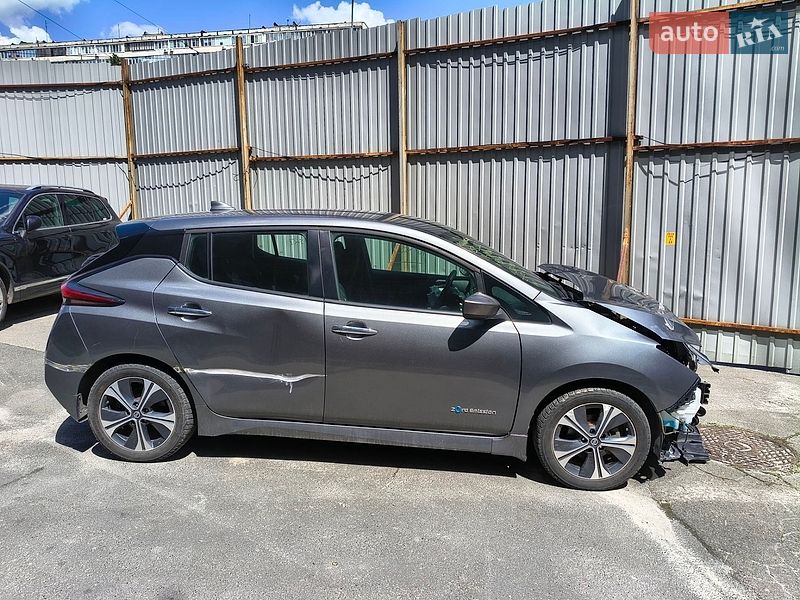 Хэтчбек Nissan Leaf 2019 в Киеве