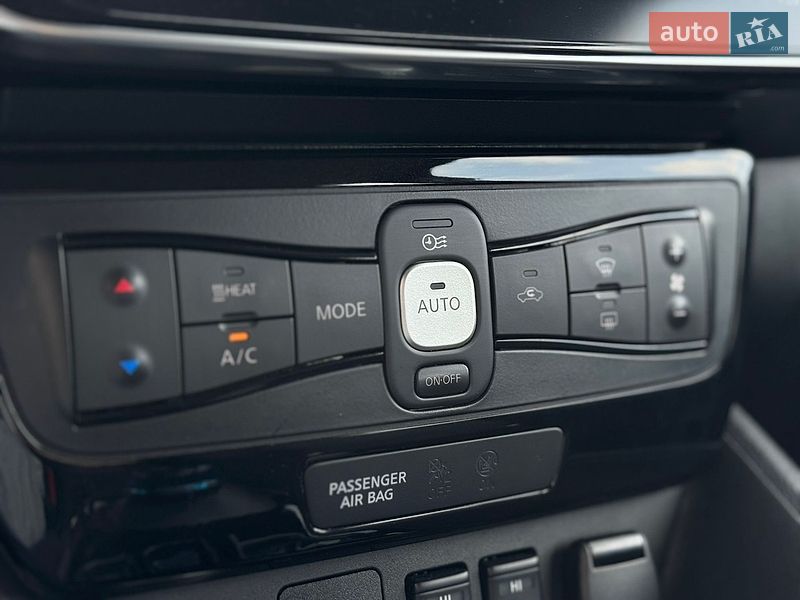 Хэтчбек Nissan Leaf 2019 в Киеве