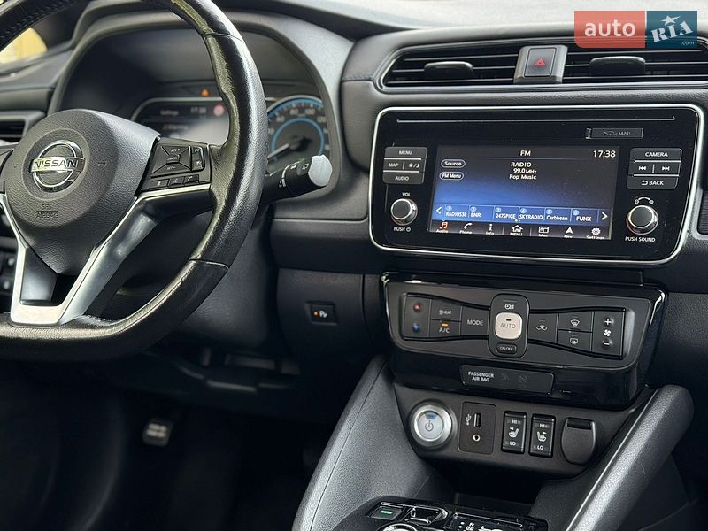 Хэтчбек Nissan Leaf 2019 в Киеве