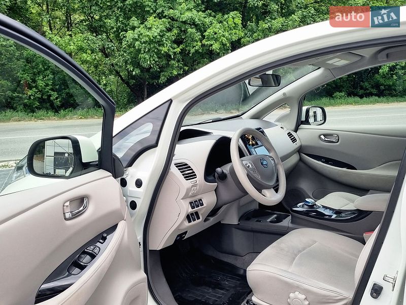 Хэтчбек Nissan Leaf 2013 в Тернополе