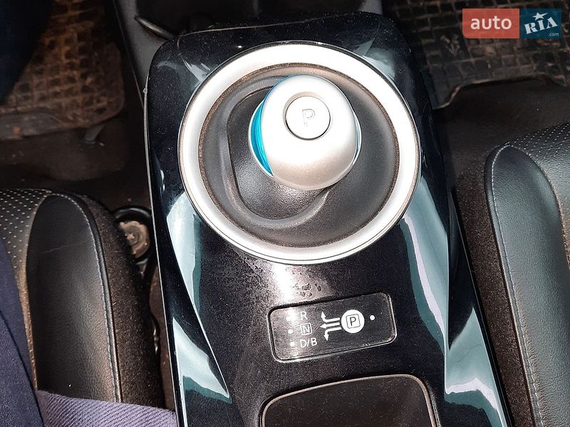 Хэтчбек Nissan Leaf 2016 в Николаеве
