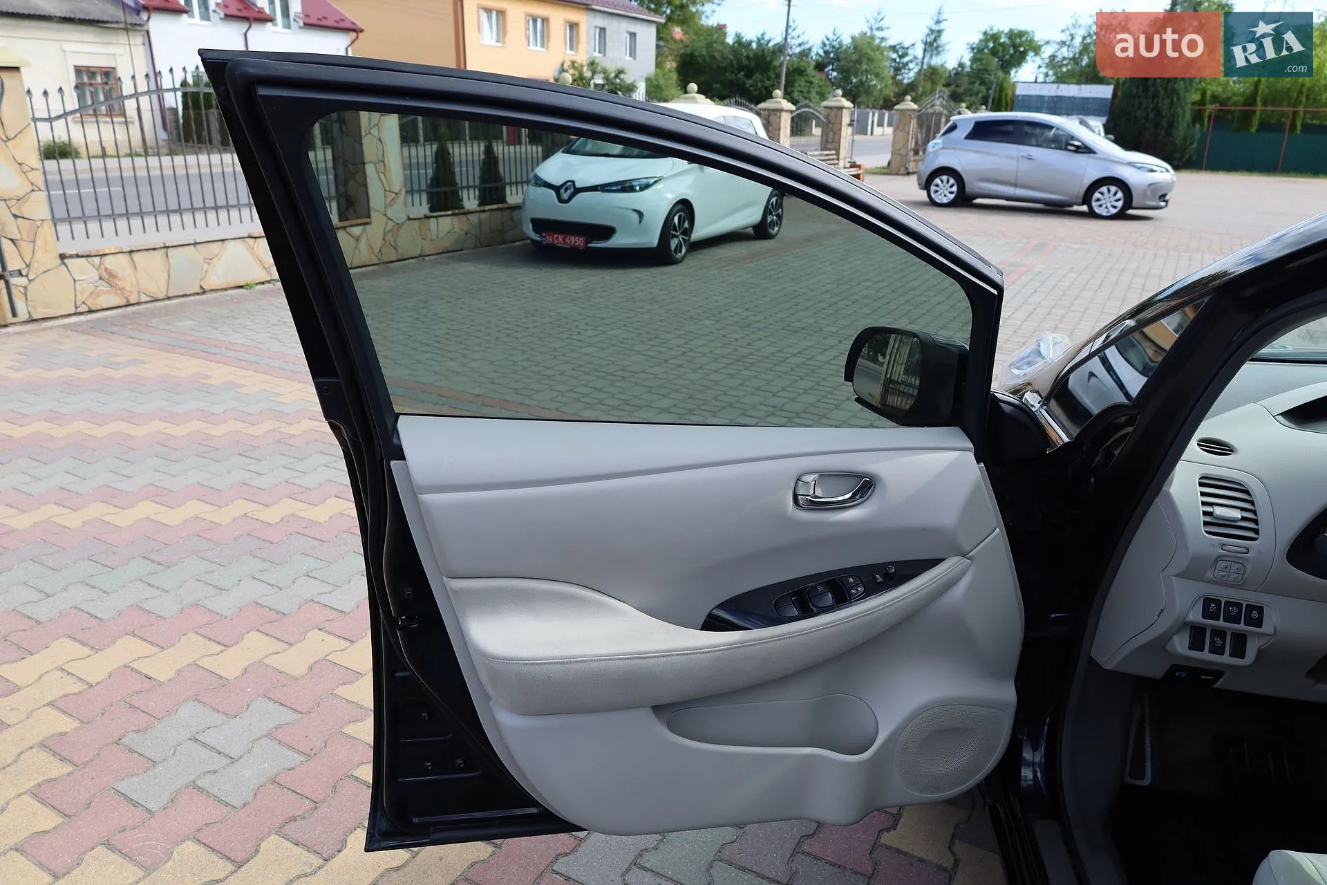 2011 Nissan Leaf - мініатюра 24