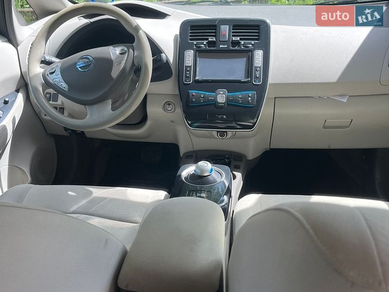Хэтчбек Nissan Leaf 2011 в Львове