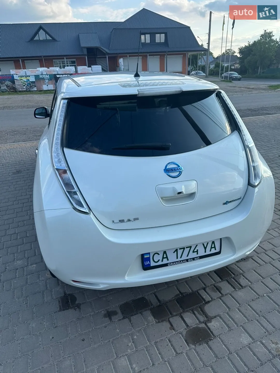2017 Nissan Leaf - мініатюра 2