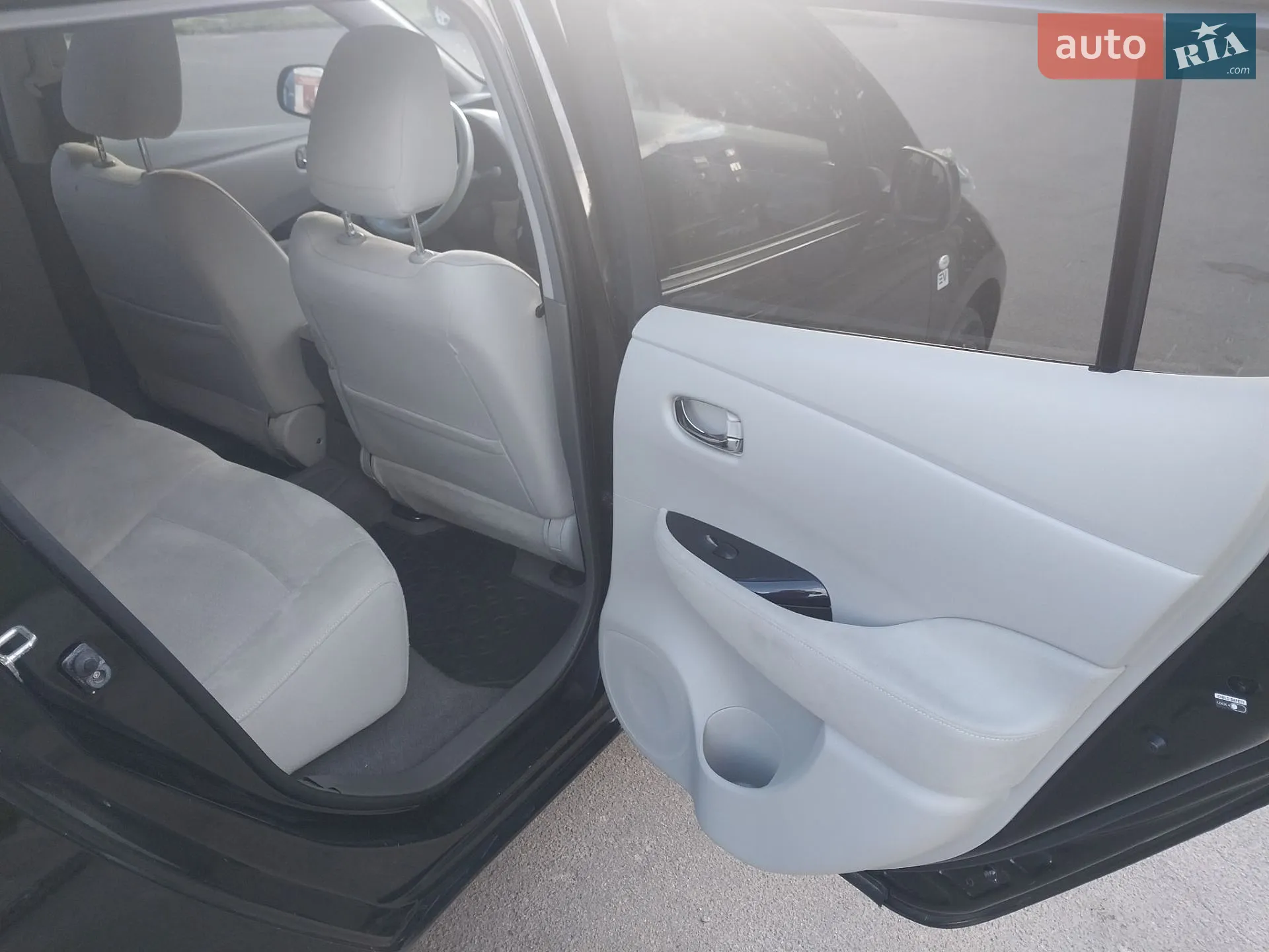 2012 Nissan Leaf - мініатюра 13