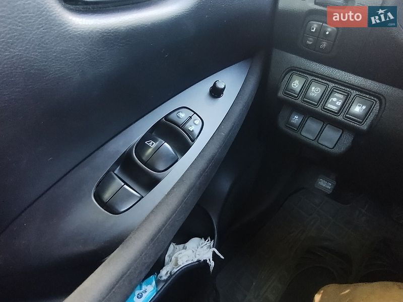 Хэтчбек Nissan Leaf 2014 в Благовещенском