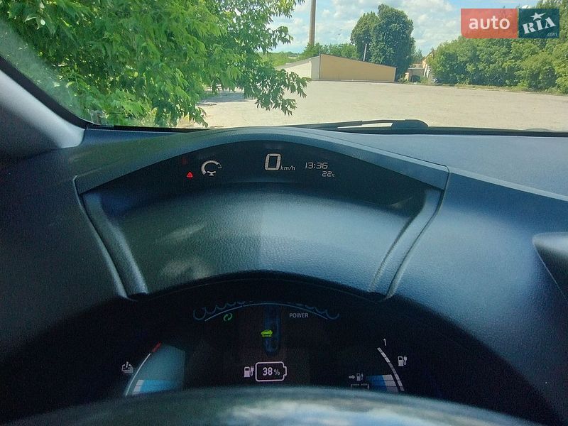 Хэтчбек Nissan Leaf 2014 в Благовещенском