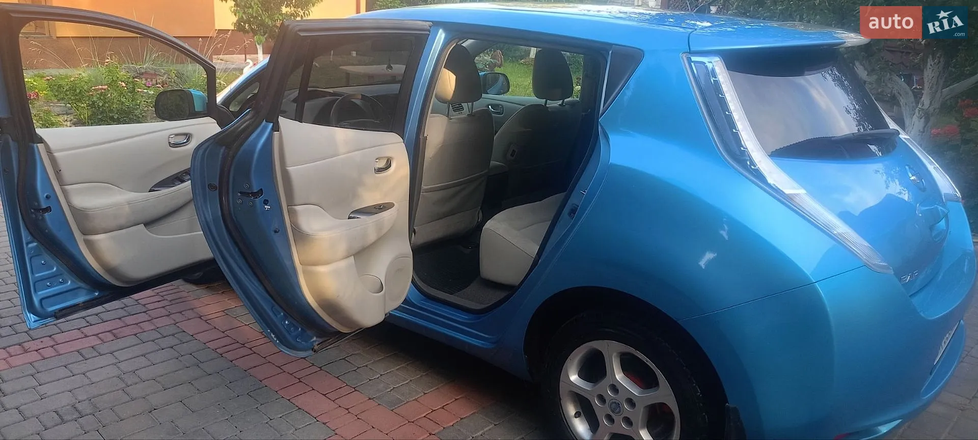 2012 Nissan Leaf - мініатюра 12