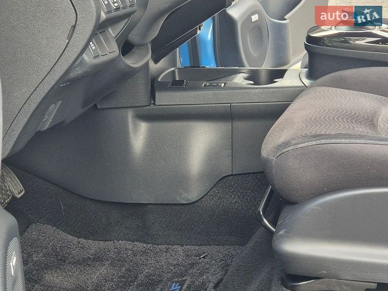 Хетчбек Nissan Leaf 2013 в Золочеві